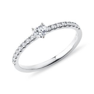 HEART-SHAPED DIAMOND RING IN WHITE GOLD - DIAMOND ENGAGEMENT RINGS - ENGAGEMENT RINGS