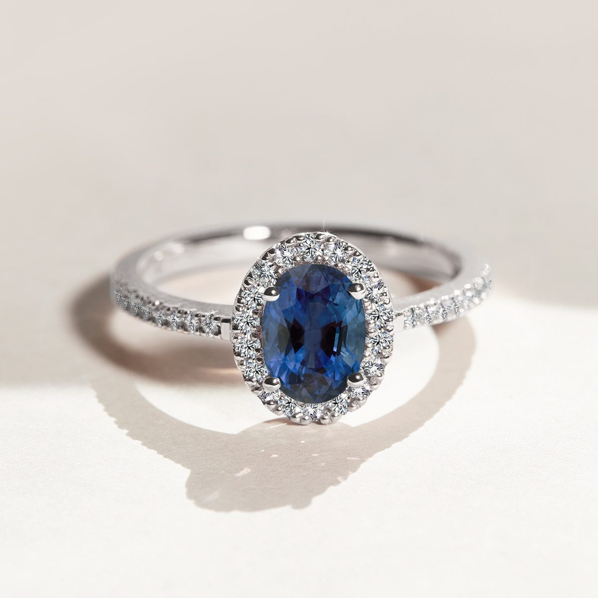 Coloured gemstone sapphire - KLENOTA